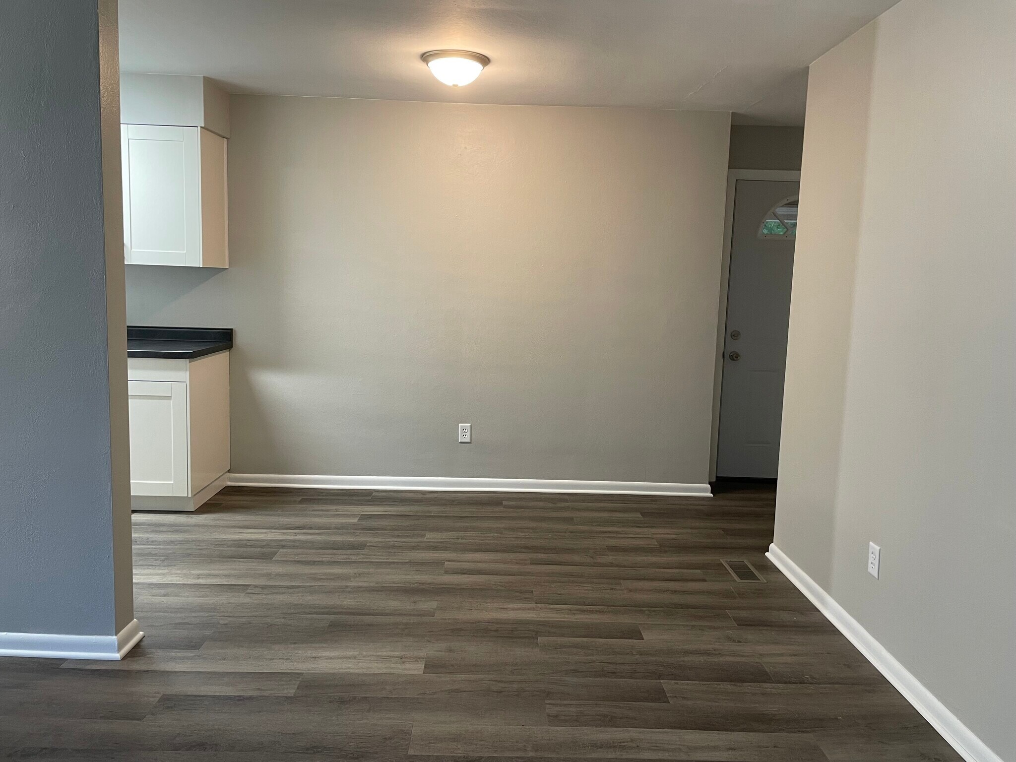 Dining area, entry - 610 Alta Ave