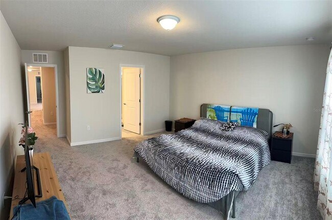 Building Photo - 2102 Charming Ave