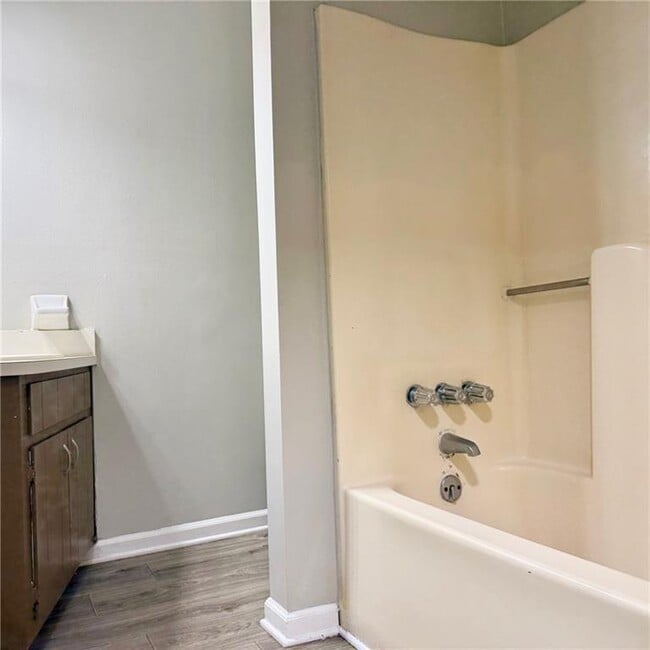 Building Photo - 524 Julius Dr