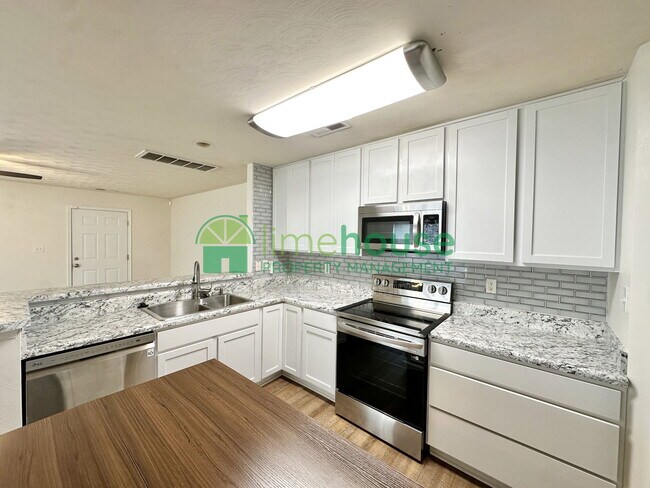 Building Photo - 1323 Hoover Ave