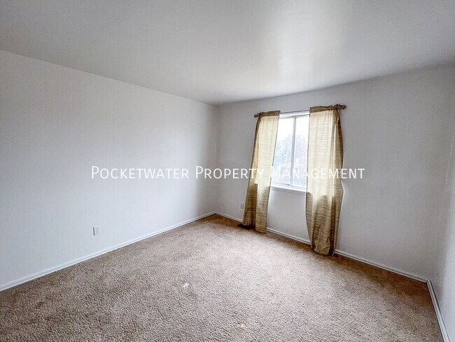 Building Photo - 2207 Tulip St