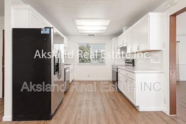 Building Photo - 726 Milestone Dr
