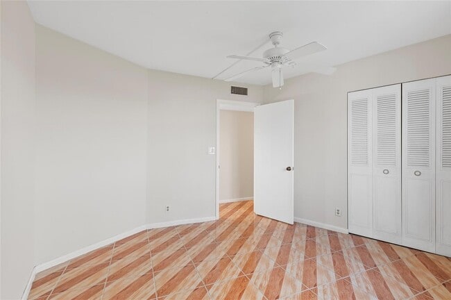 Building Photo - 720 Bayshore Dr