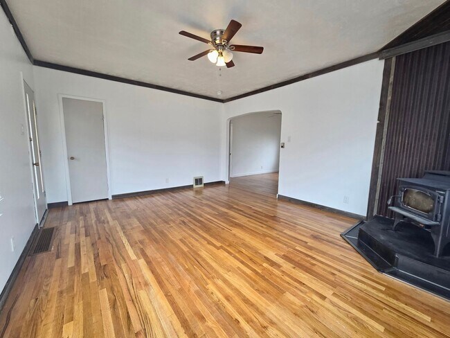 Building Photo - 145 N 300 W
