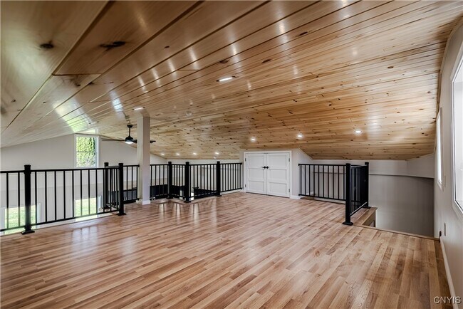 Building Photo - 118a Kirkland Ave