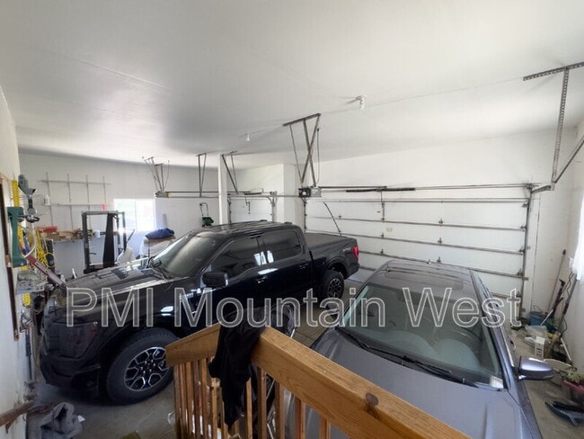 Building Photo - 49 E Fairway Dr