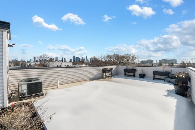Building Photo - 94 Van Horne St