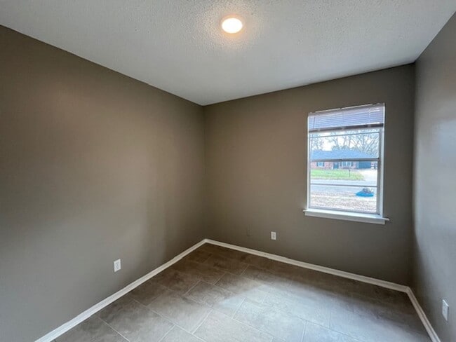 Building Photo - Renovated 3 Bedroom 1 Bath Home for Rent!