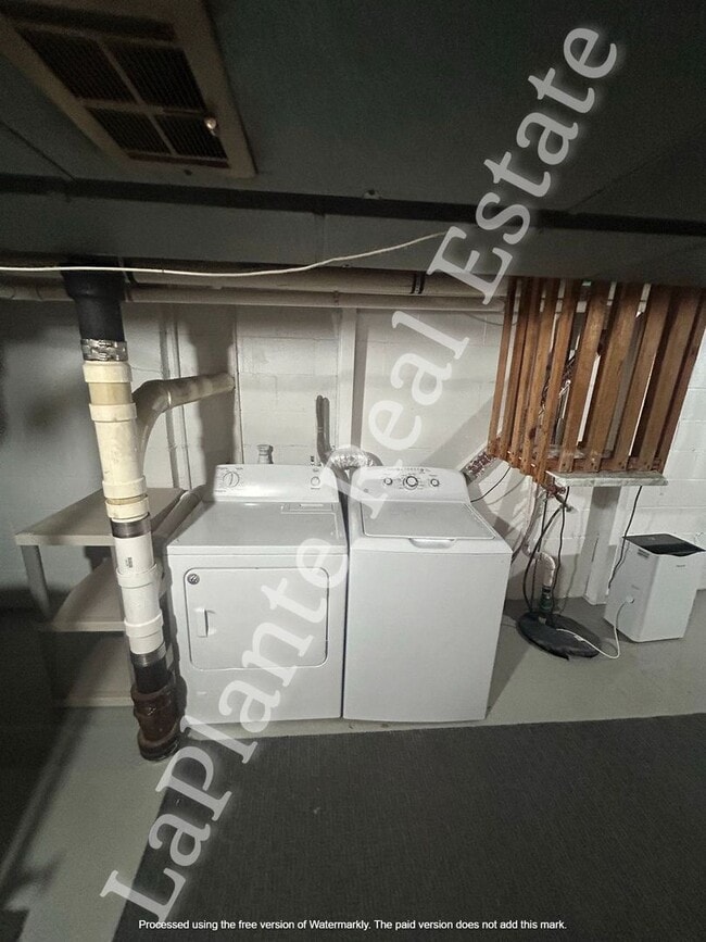 Building Photo - Charming 3-bedroom, 2-bathroom home located in the heart of Maumee