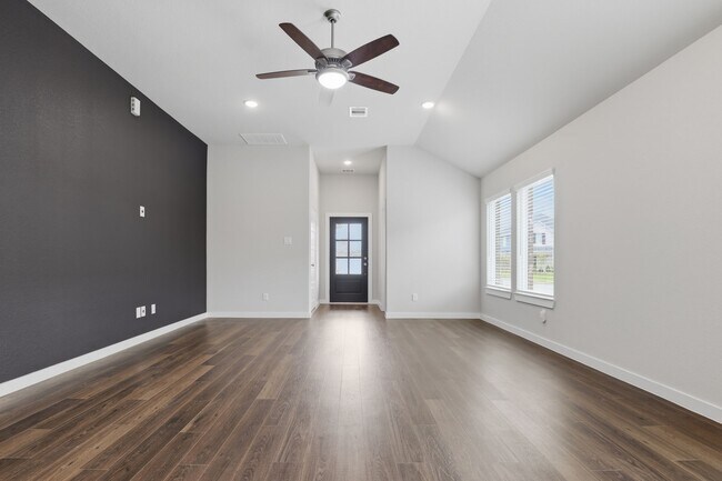 Building Photo - 3318 Trl Vw Dr