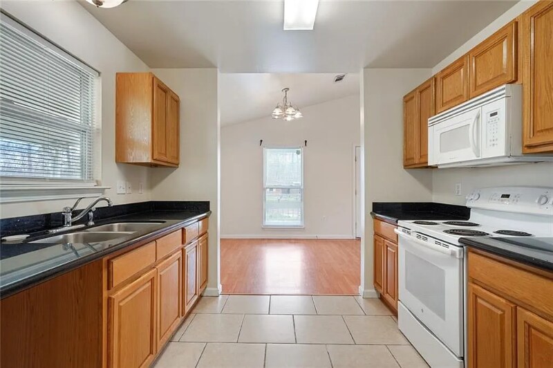 Building Photo - 370 Cedar Ln