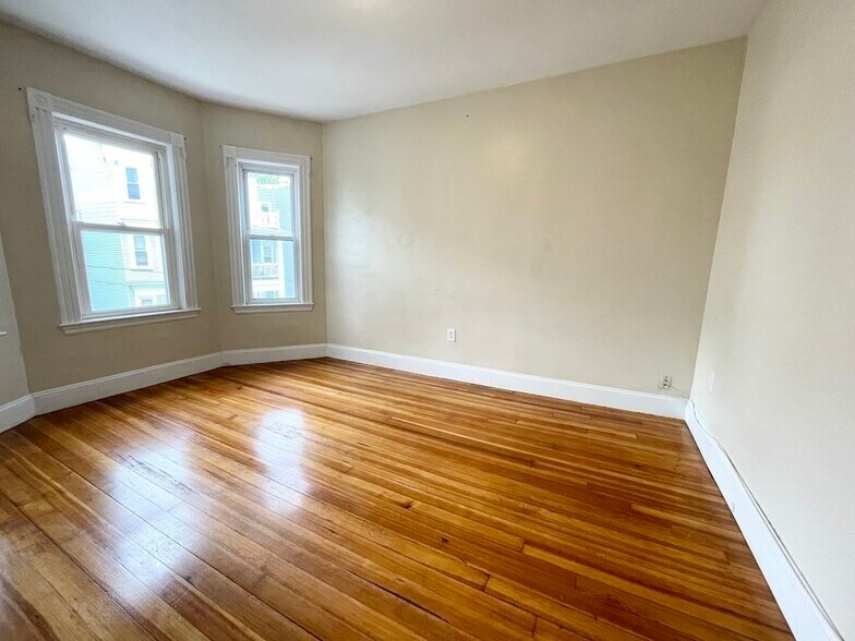 Building Photo - 26 Taft St