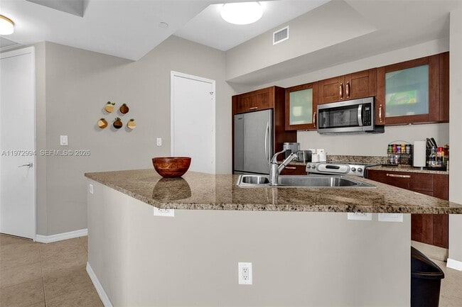 Building Photo - 20000 E Country Club Dr