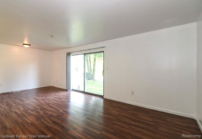 Building Photo - 44543 Savery Dr