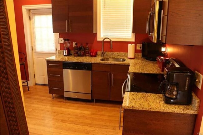 Building Photo - Fantastic 4bd/4ba home! Let yourself in!