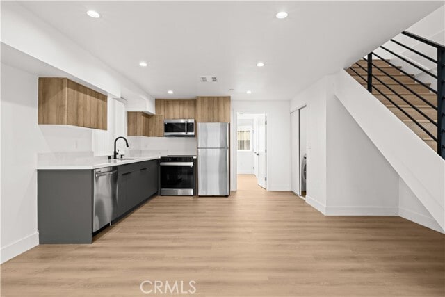 Building Photo - 2002 Hillcrest Dr