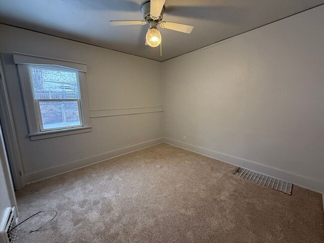 Building Photo - 3 Bedroom Home