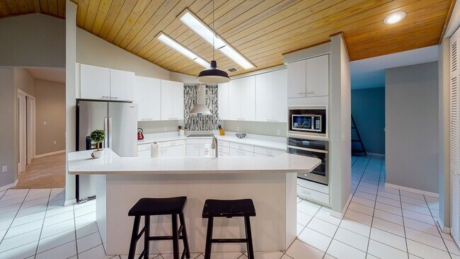 Building Photo - Park Avenue- 4 Bedroom/3 Bath - BEAUTIFUL!