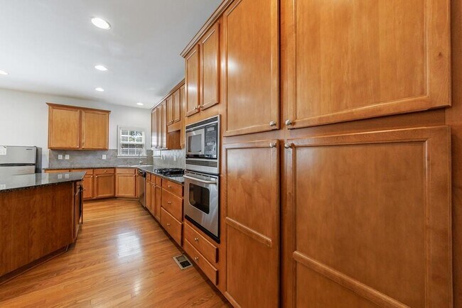 Building Photo - 279 Collins View Ct