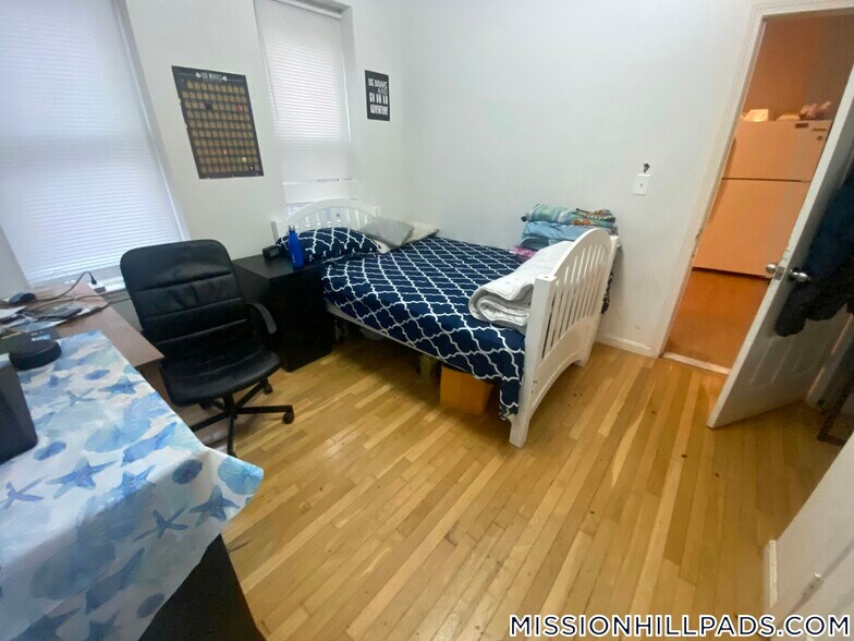 Building Photo - 1460 Tremont St