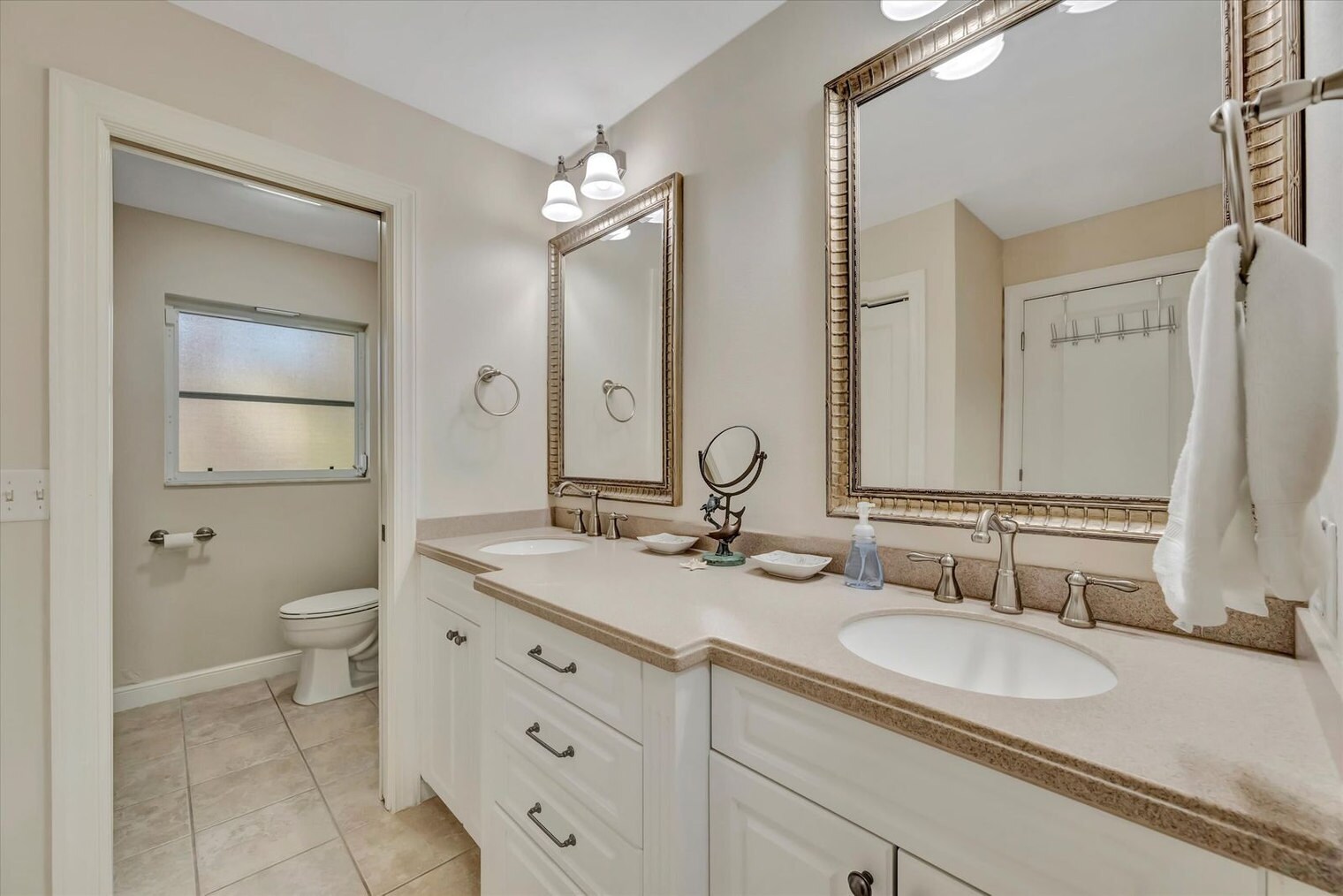 Building Photo - 1038 Contento St