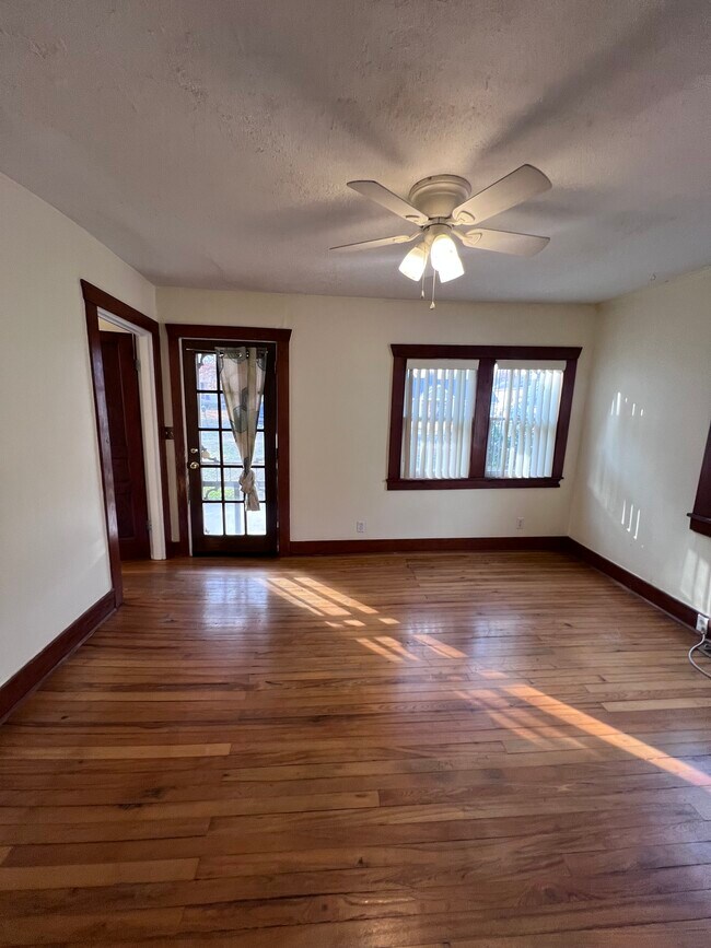 Building Photo - 5202 Dakota Ave