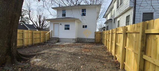 Building Photo - Renovated Fenced 4 Bedroom with 1.5 Bath, in Near East Side Available NOW!