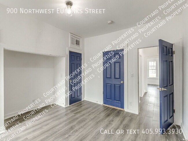 Building Photo - 900 NW Eubanks St