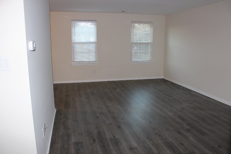 Building Photo - 1691B Bluebird Dr
