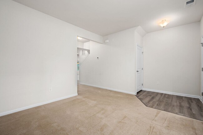 Building Photo - Smithfield Home