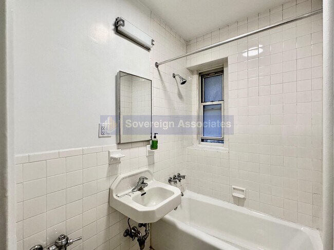 Building Photo - 328 W 83rd St