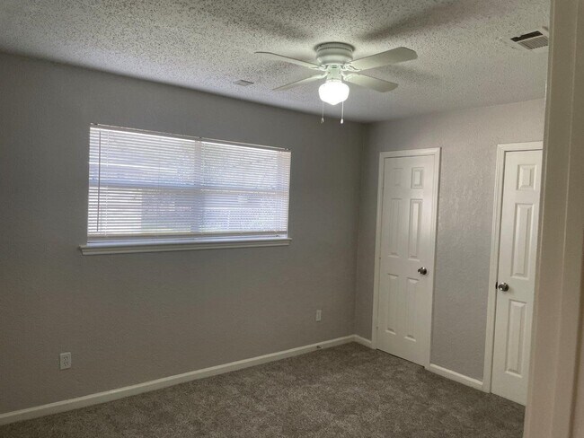 Building Photo - 4914 Fairgreen Ln