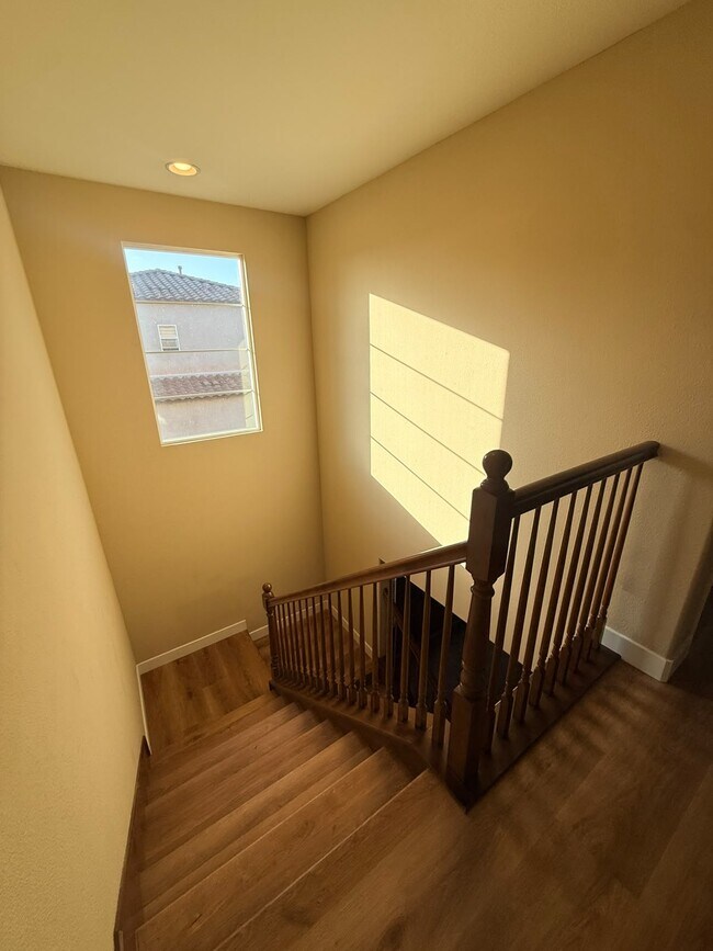 Building Photo - 1824 Wolf Canyon Loop