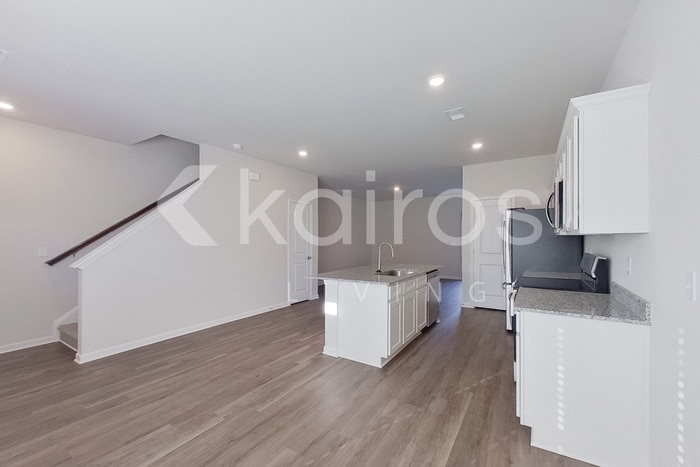 Building Photo - 2415 Banyan Cir