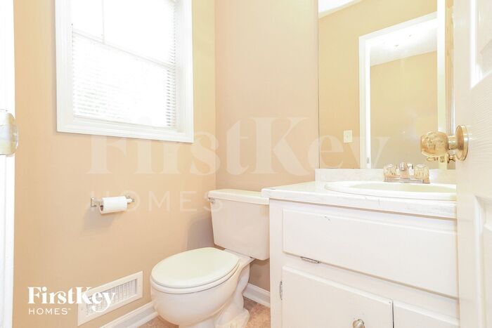 Building Photo - 1537 McAdoo Dr