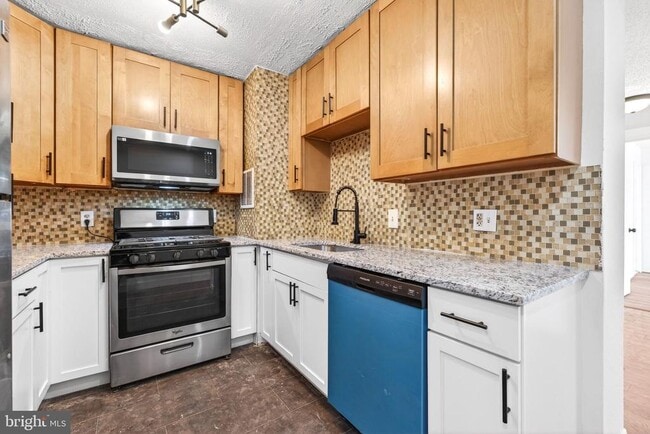 Building Photo - 16 S Van Dorn St