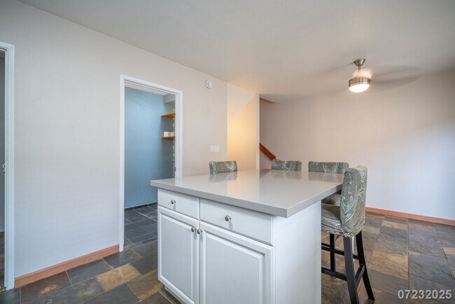 Building Photo - Move-In Ready! 3br, 2.5 ba in Makakilo, $3...