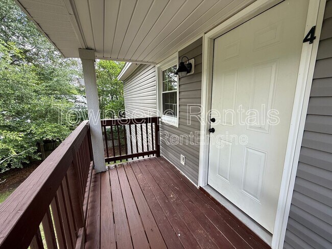 Building Photo - 807 Branson St