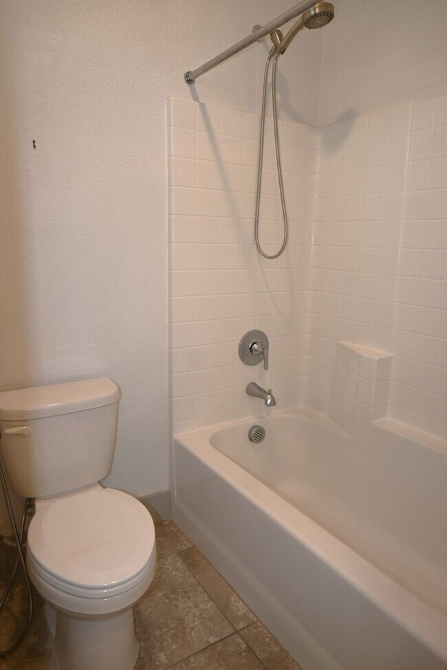 Building Photo - 10060 Carinata Dr