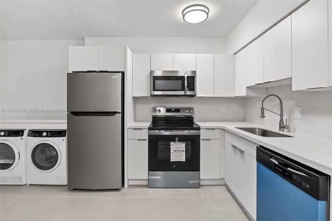 Building Photo - 1740 Funston St