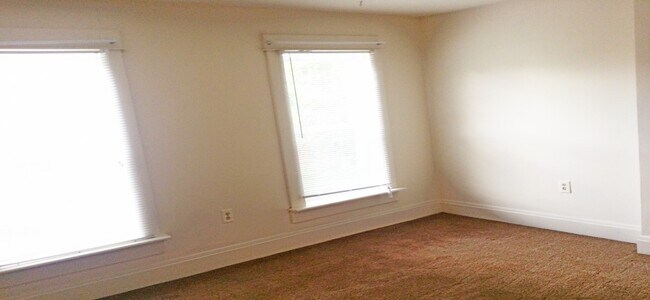 Bedroom - 114 W Blake Ave