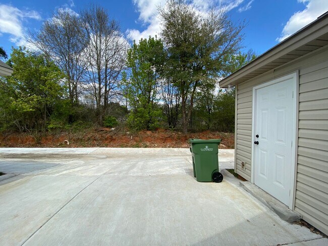 Building Photo - Home for rent in Montgomery!!! View with 48 Hours Notice!