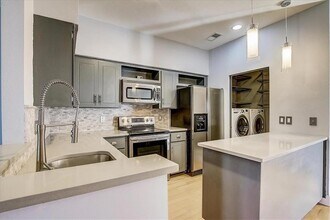Building Photo - 1307 Kinney Ave