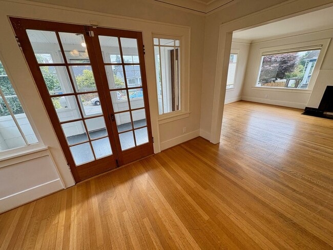 Building Photo - Sunset Hill Home