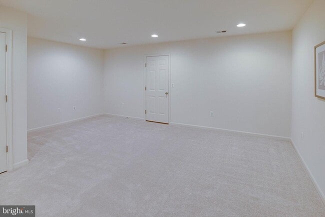 Building Photo - 25636 Pleasant Valley Rd