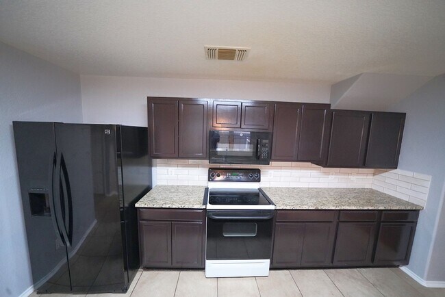 Building Photo - Lovely Cul-De-Sac Home in Schertz/Cibolo N...