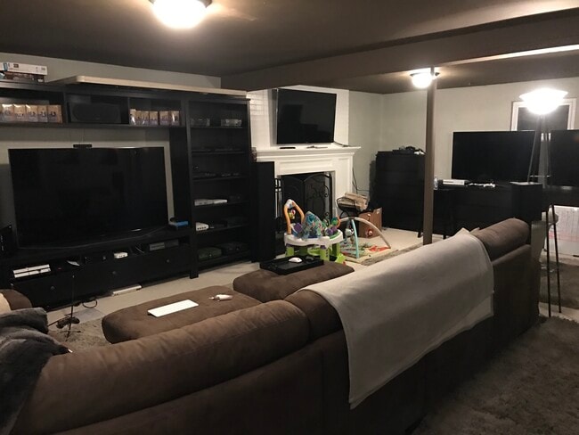 Building Photo - 583 Nile St