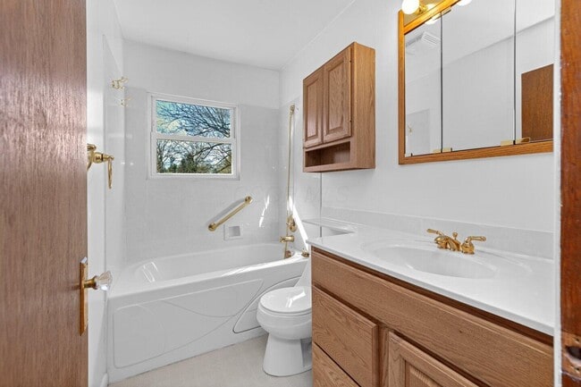 Building Photo - 49 Commanche Ct