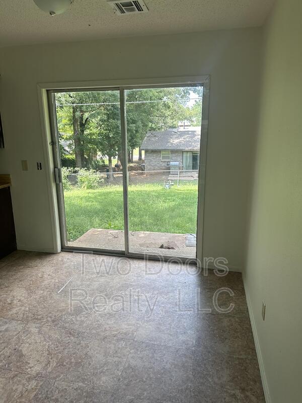 Building Photo - 2913 Gwendolyn Ln