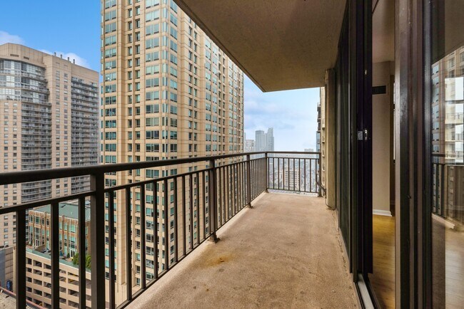 Building Photo - 630 N State St